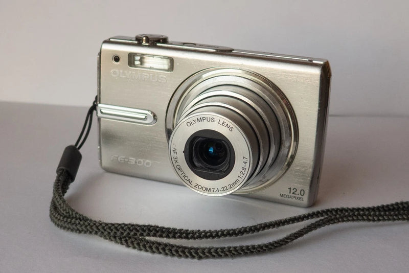 Olympus FE-300 Silver 2.5" LCD 3x Optical Zoom 12MP For Parts