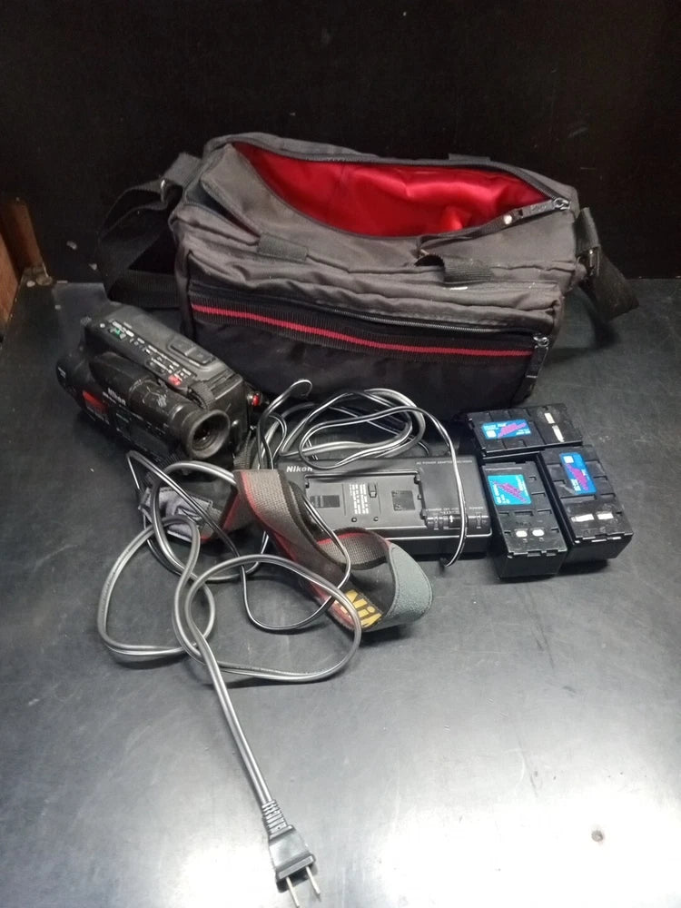 NIKON VN320 Video Camera Recorder ACTION-8mm With Bag And Accessories