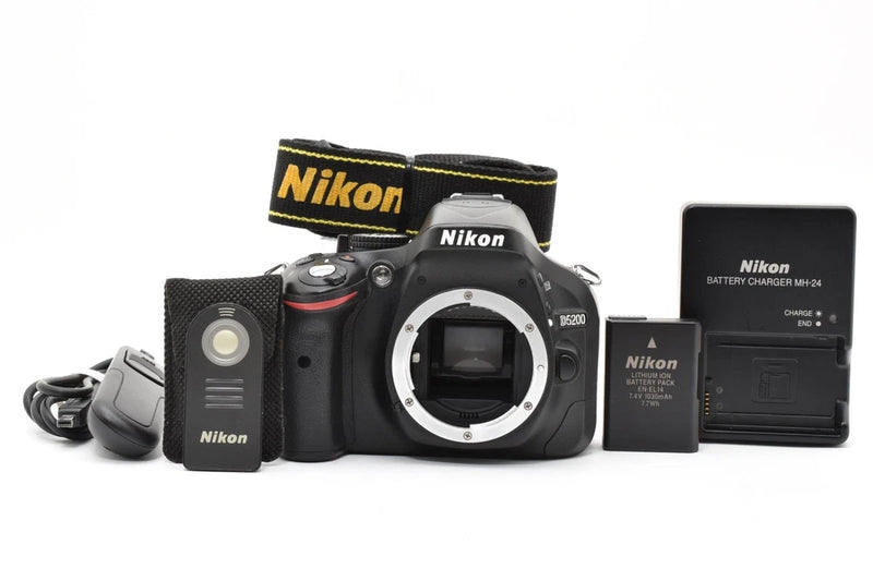 Nikon D5200 24.1MP Digital SLR Camera Body Black From JAPAN (Excellent++)