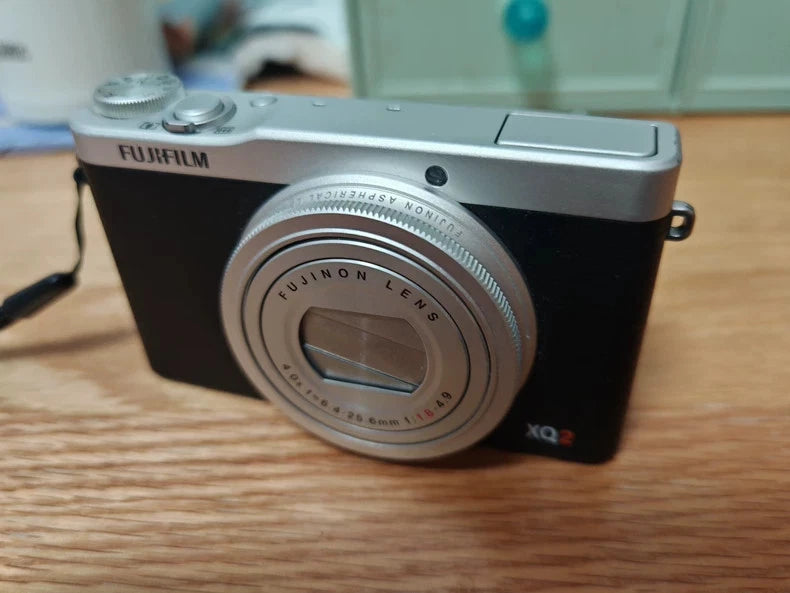 Fujifilm XQ2 Digital Camera 12.0 MP 4x Optical Zoom Built-in Wi-Fi Silver&BalckB