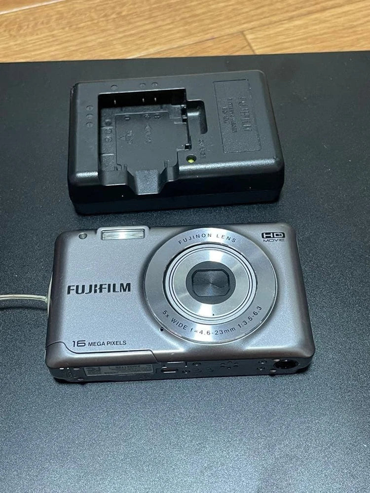 Working Fujifilm FinePix JX550 Digital Camera Silver
