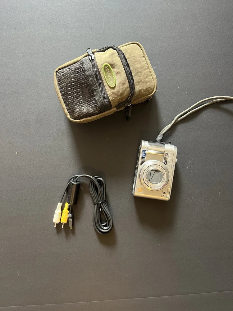 Digital Camera Panasonic LUMIX Dmc -LZ2