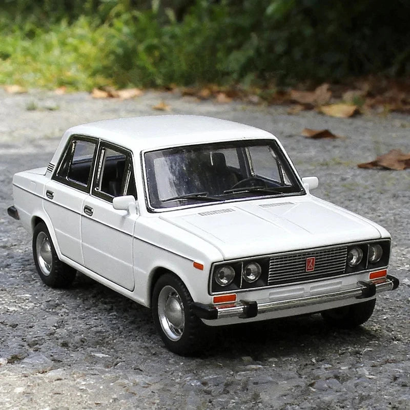 1/24 LADA 2106 Diecast Alloy Car Model Toy Metal Body Door  Opened Toy Vehicle