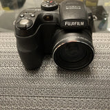 FujiFilm FinePix S1000FD 10MP 12x Optical Zoom Camera. Tested And Working.