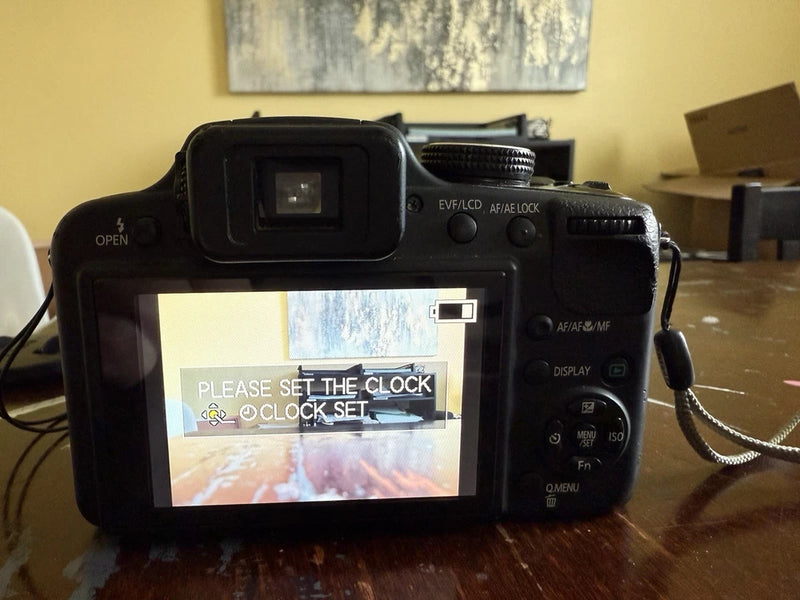 Digital Camera Panasonic Lumix DMC-FZ47? - BUNDLE- Turns on