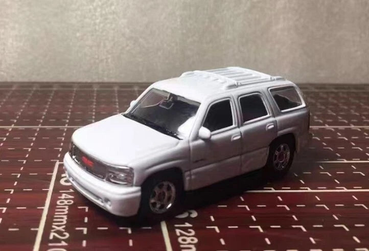 YUKON DENALI 2001 1:64 car model Diecast Model