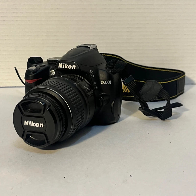 Nikon D3000 10.2MP 18-55mm f/3.5-5.6G AF-S DX VR Nikkor DSLR Camera + Charger