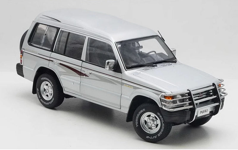 SunYork 1/18 Scale  PAJERO V31 Silver Diecast Car Toy Gift