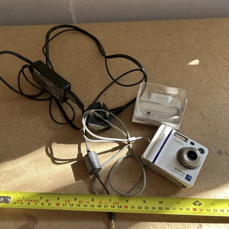 Fujifilm Digital Camera FinePix F440 Silver Tested WORKING and Docking Station F