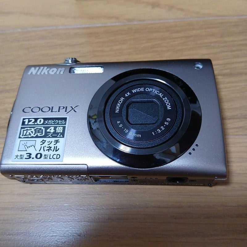 Nikon COOLPIX S4000 Compact Digital Camera with Case and 2GB SD Card