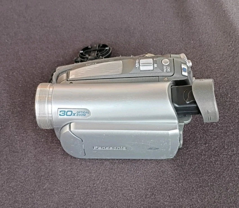 Panasonic PV-GS39 30X Optical Zoom Untested Parts Or Repair Only Free Shipping!