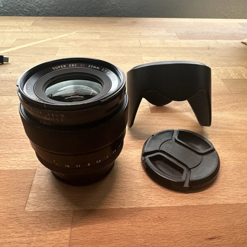 Fujifilm Fujinon XF 23mm F/1.4 R (Fuji X mount) some body wear
