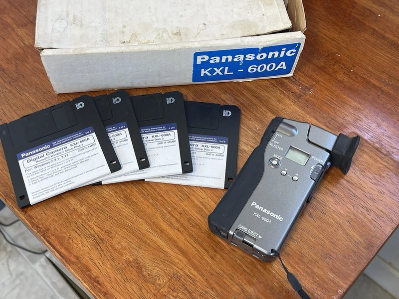 Vintage Panasonic KXL-600A Digital Camera w/ 4 Out of 5 Discs And Original Box