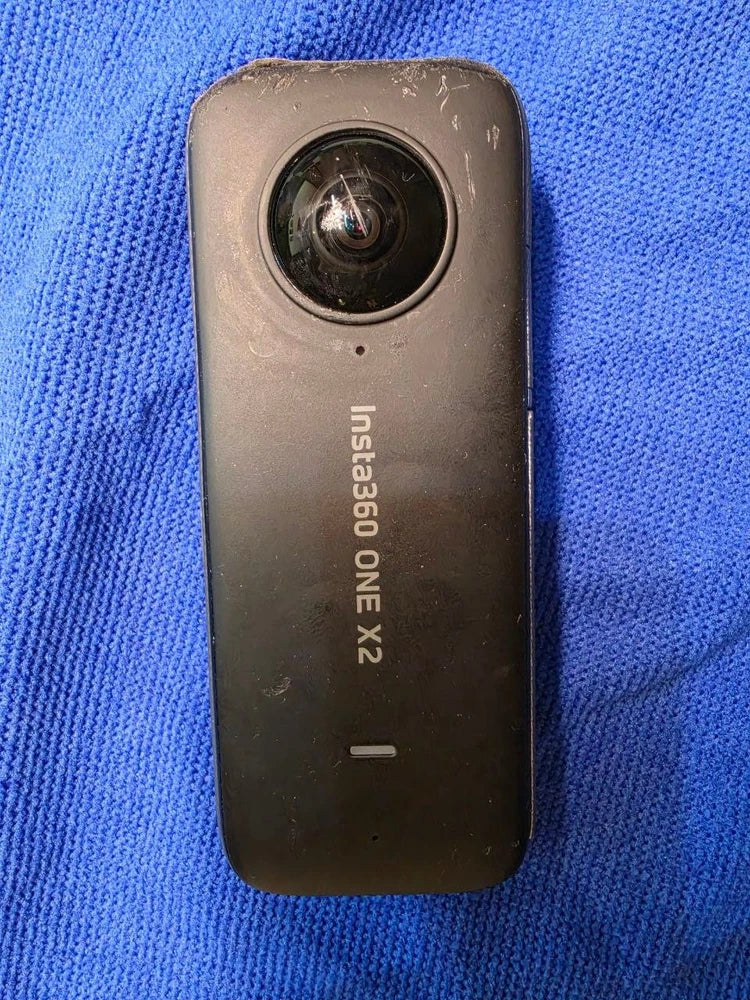 Insta360 X2 camera - working condition (one lens and body scratches)
