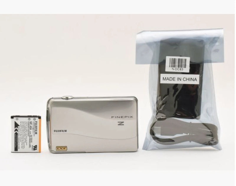 FUJIFILM FinePix Z700EXR Silver (with new charger)