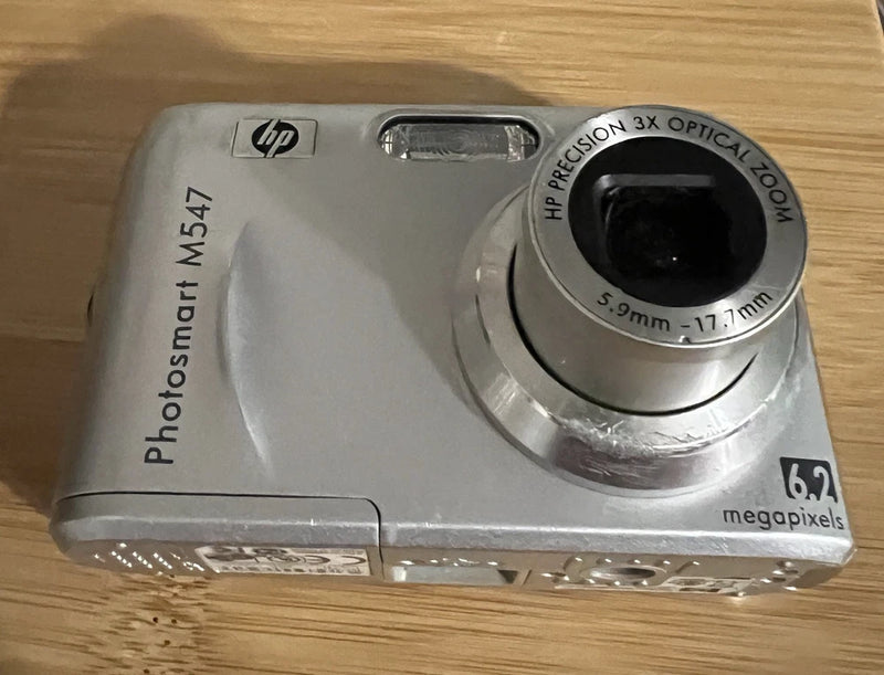 HP PHOTOSMART M547 6.2MP COMPACT DIGITAL CAMERA SILVER TESTED WORKS! LOOK WOW!