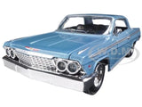 1962 CHEVROLET IMPALA SS BLUE 1/25 DIECAST MODEL CAR BY NEW RAY 71843 B