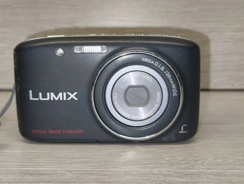 Panasonic Lumix DMC-S2 14MP Digital Camera ¨C 4x Zoom, Compact, VGC No Charger