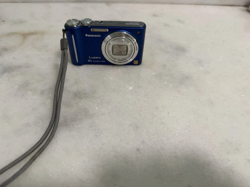 Panasonic LUMIX DMC-ZR3 Digital Camera(? No Charger)