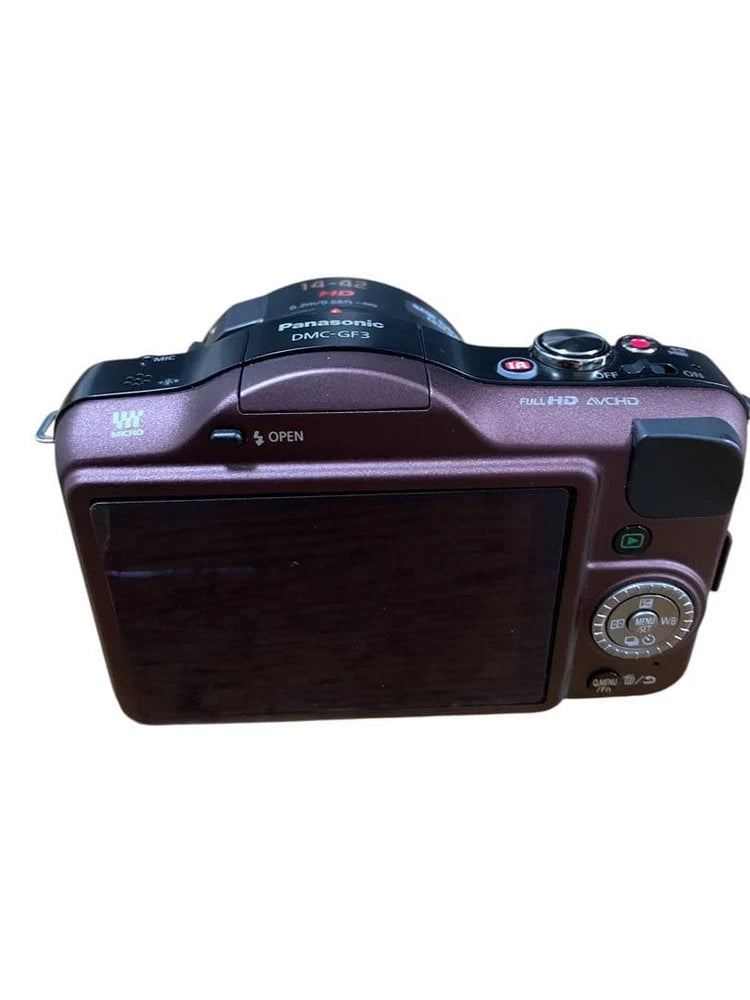 Panasonic Lumix DMC-GF3 14-42mm Power Zoom Lens Kit