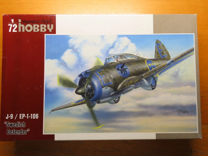 1/72 model kit box with blue and gray propeller aircraft artwork
