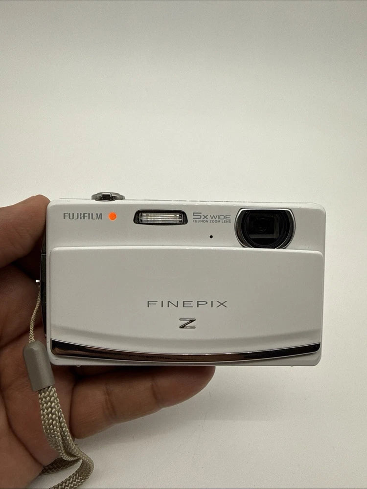 Fujifilm Finepix Z90 14.2MP 5x Zoom Touchscreen Camera In White + 4GB + Case