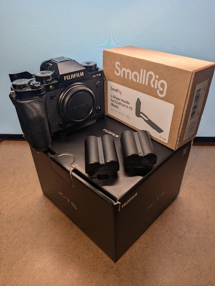 Fujifilm X-T5 40.2MP Camera EXCELLENT CONDITION with extra accessories