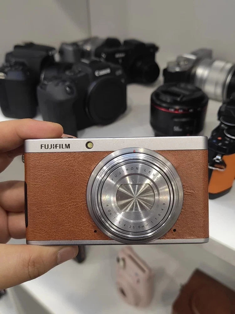 Fujifilm XF1 Compact Digital Camera with 12.0MP 4x Optical Zoom f/1.8 Brown