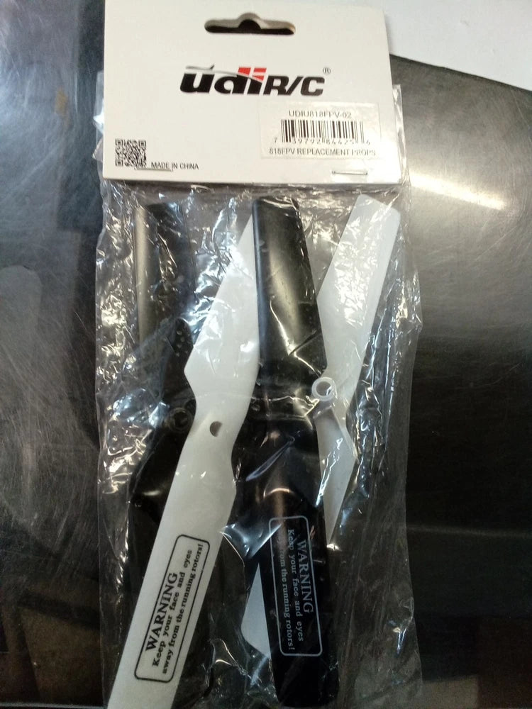 Replacement quadcopter propellers (4 pcs) in clear bag, black and white blades