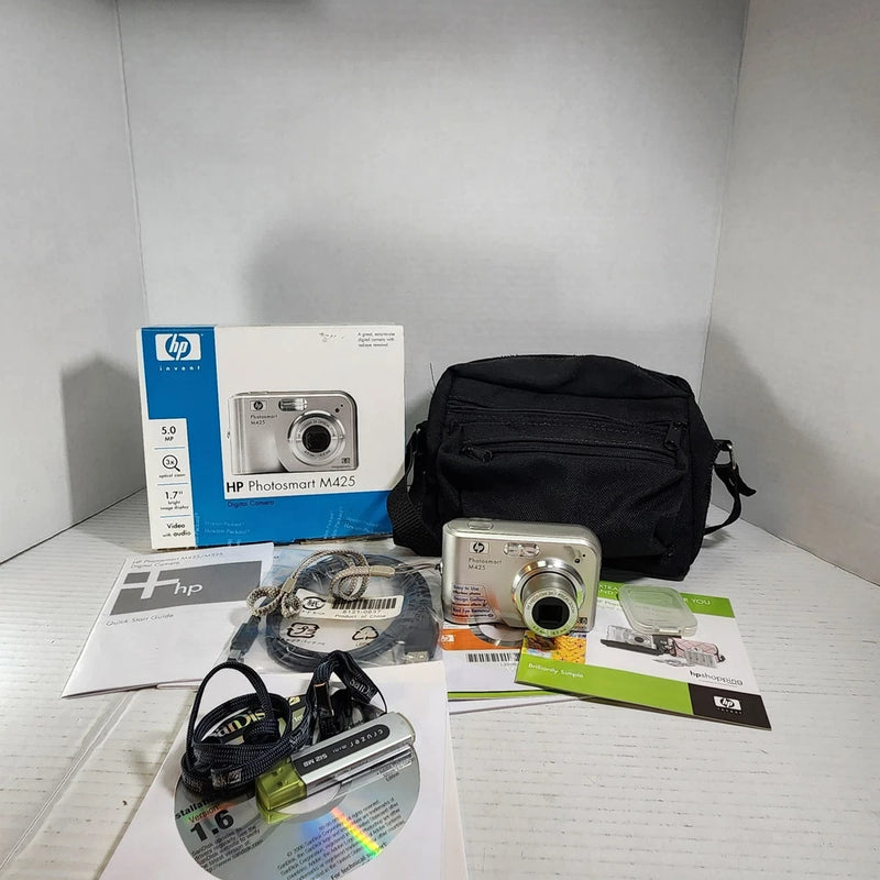 HP Photosmart M425v 5.0 MP Digit Camera W/Box Memory Card Flash Dr Bag Works EUC