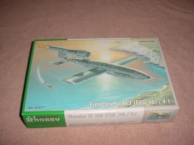 1/32 Fieseler Fi 103 V-1 model kit box with printed aircraft artwork