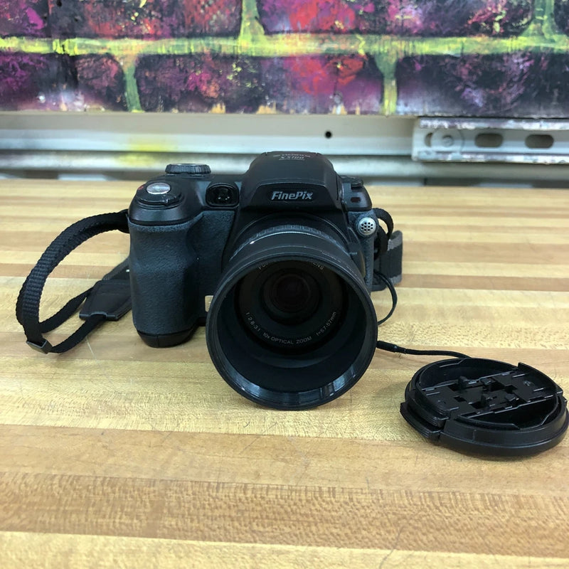 Vintage Fujifilm FinePix S5100 Digital Camera Made In Japan - Tested & Working
