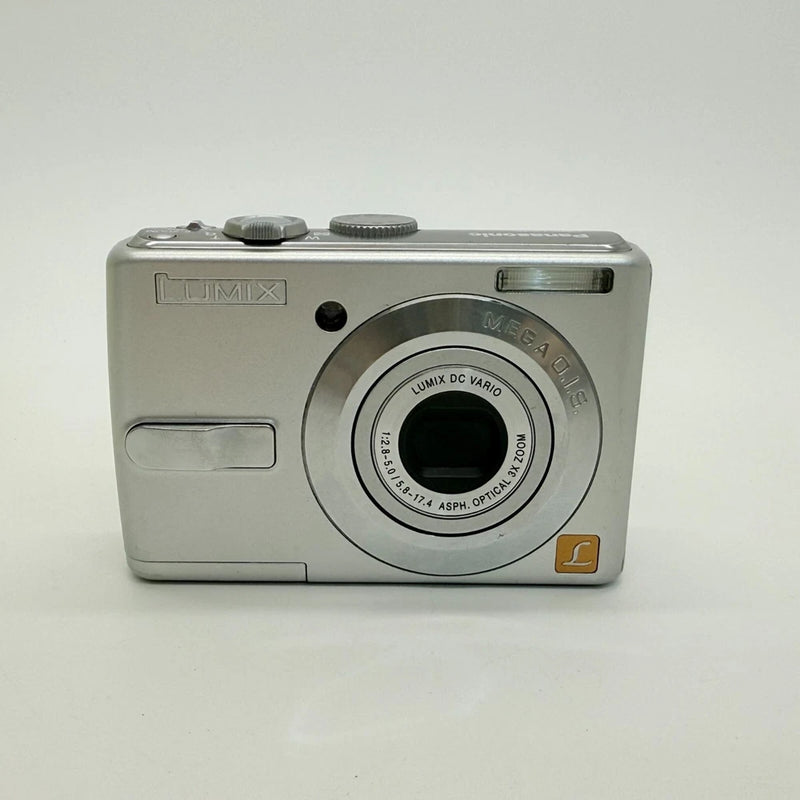 Panasonic Lumix DMC-LS75 7.2MP Digital Camera DOES NOT POWER ON. FOR PARTS.
