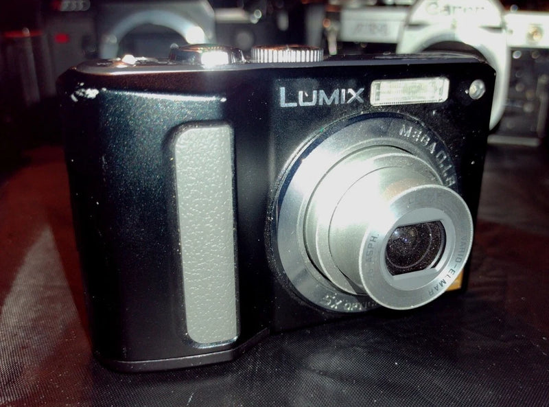 Panasonic Lumix DMC-LZ8 Leica Digital Camera READ TURNS ON