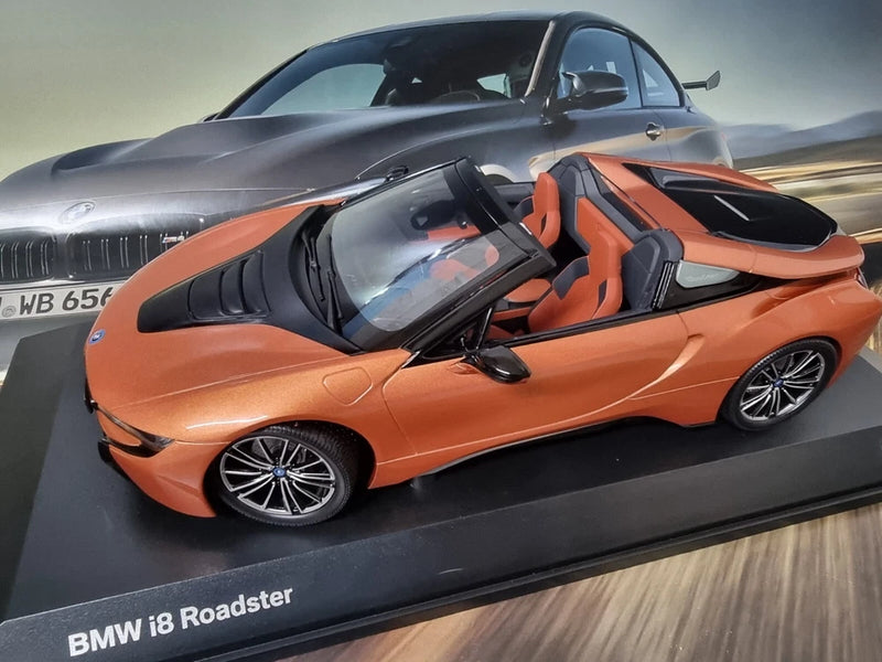 NEW MINICHAMPS BMW MINIATURE i8 ROADSTER COPPER BRONZE MODEL 1:18 80435B5D027