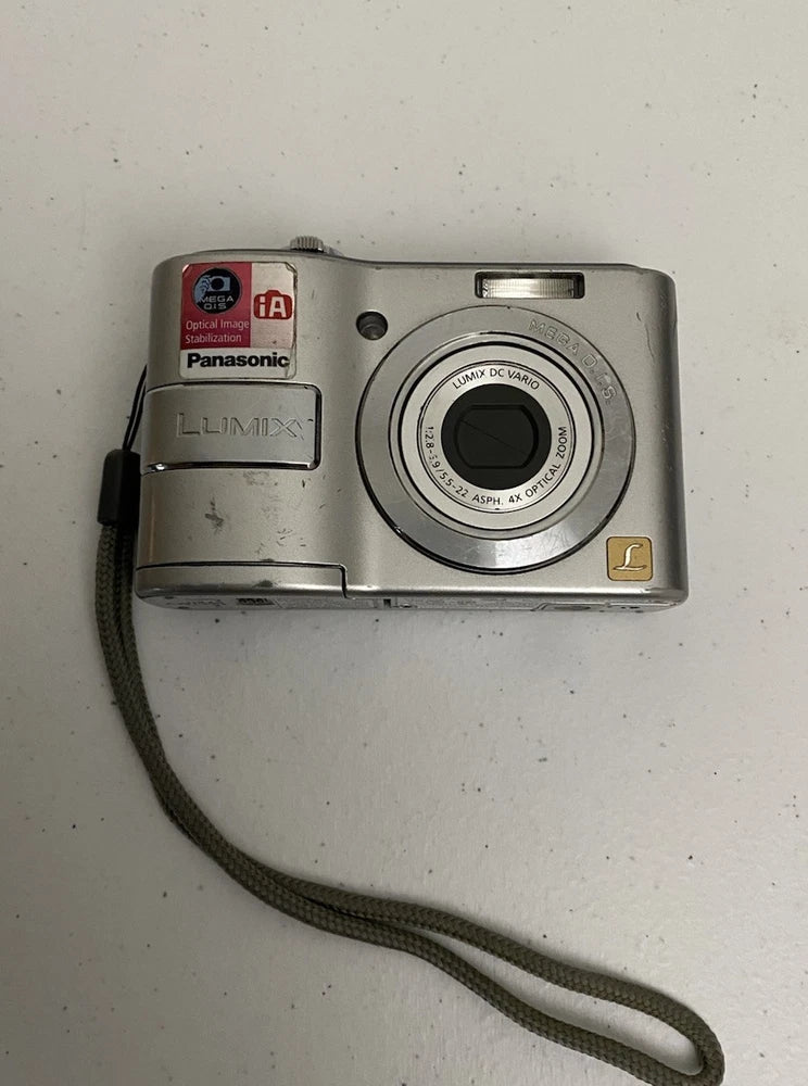Panasonic LUMIX DMC-LS85 8.1MP Digital Camera Silver Broken Screen For Parts