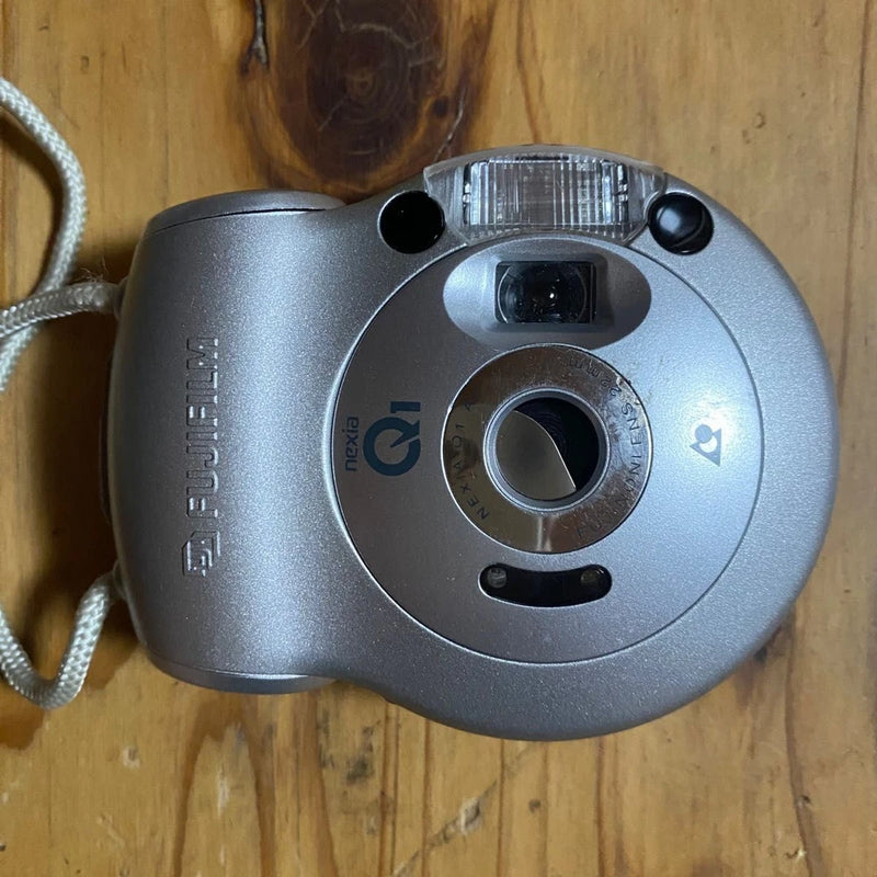 Fujifilm Nexia Q1 Compact Digital Camera Silver Used w/ New Battery Strap