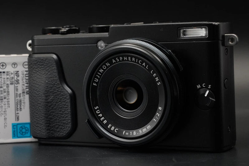 Fujifilm Fuji X70 X 70 Black 16.3MP Digital Camera US DUTY PAID 10536