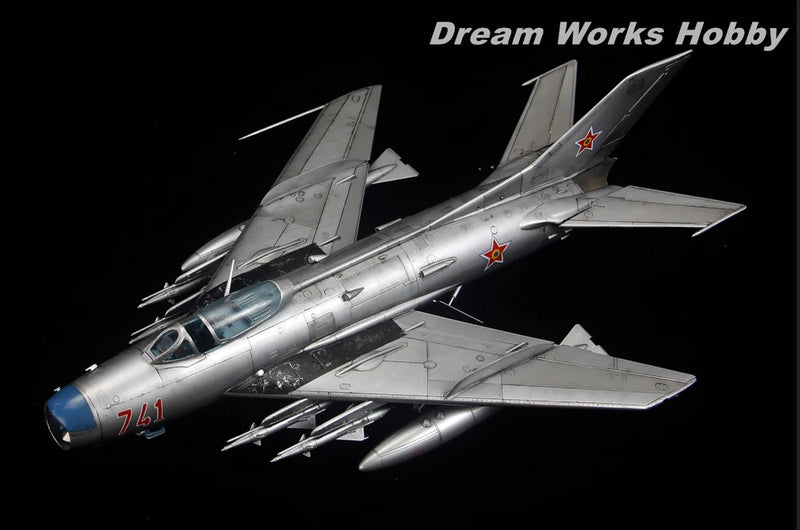 Award Winner Built 1/48 Mikoyan-Gurevich MIG-19 Farmer E+ResinMissile+DecalSet