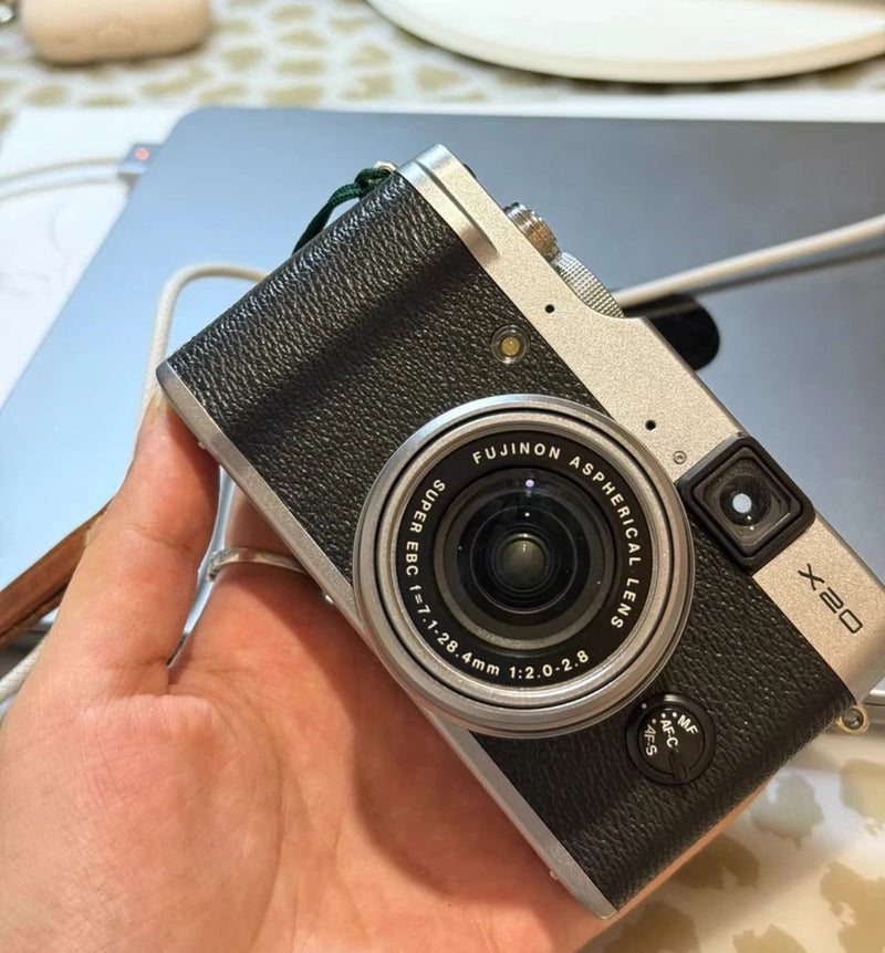 Fujifilm X20 Digital Camera Silver (Preowned)