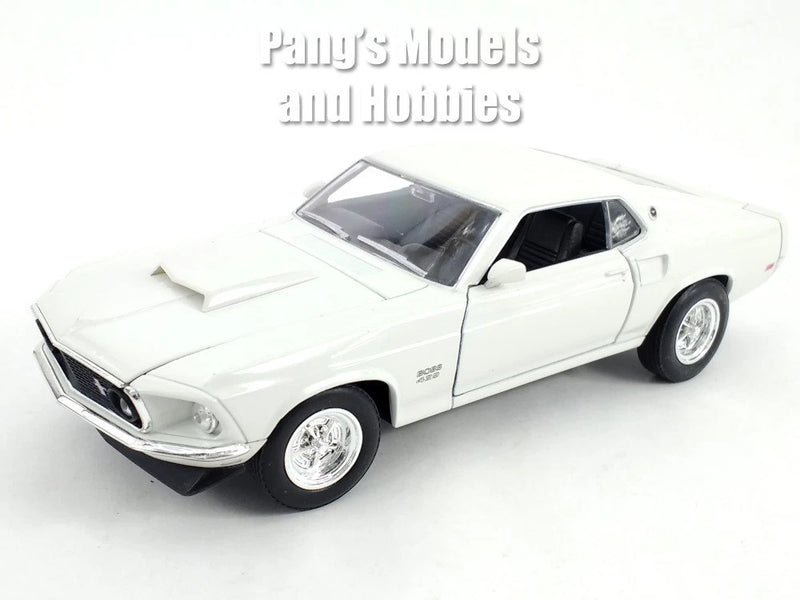 1969 Ford Mustang Boss 429 1/24 Diecast Metal Model by Welly - WHITE