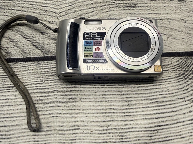 Panasonic Lumix DMC-TZ5 9.1MP Digital Camera 10x Zoom ¨C For Parts/Repair