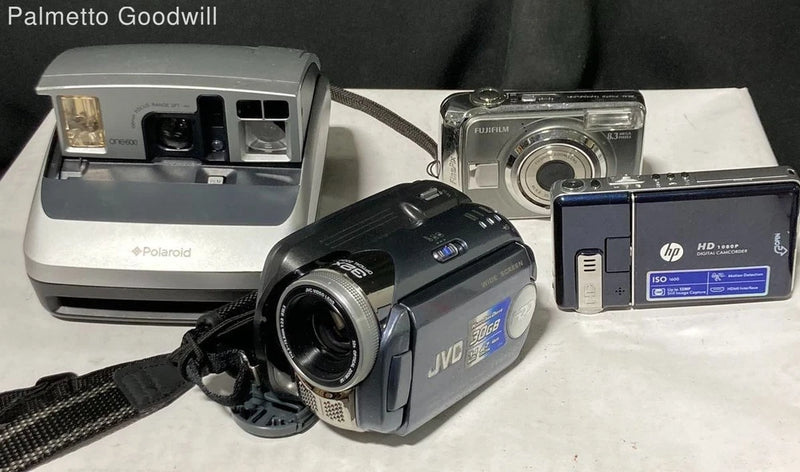 Lot of 4 Cameras PARTS ONLY