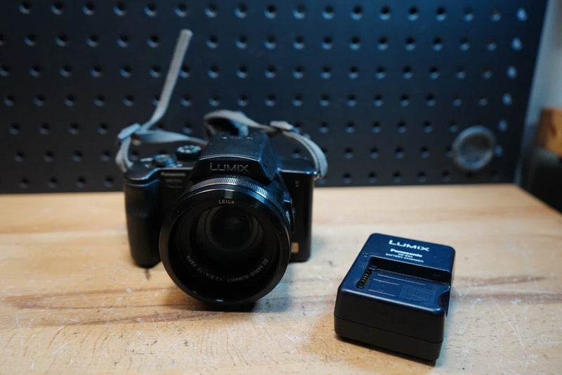 (m) Panasonic Lumix DMC-FZ28 10.1MP 18x Zoom Leica Lens Camera w/ Charger