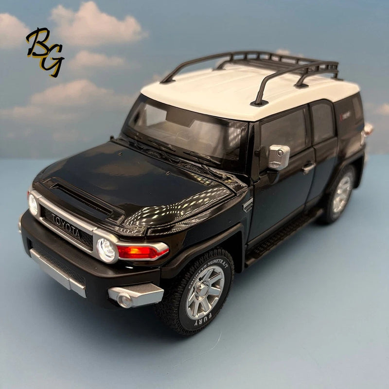 2007/2014 TOYOTA FJ Cruiser 1:24 Diecast - Officially Licensed - Black With Box
