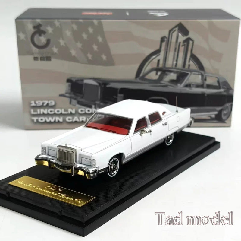 Sunstar 1:64 White 1979 Continental Town Classic Model Diecast Display Car