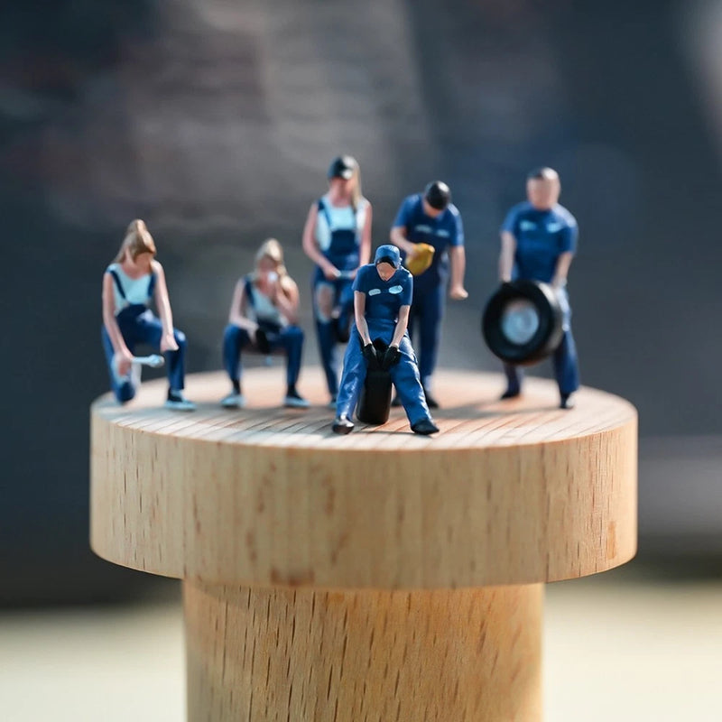 1:64 car repairman miniature figure set, six engineer workers standing on a round wooden base