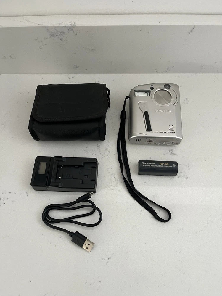 Fujifilm MX-1700 Zoom Digital Camera Silver 1.5MP 6x Zoom With Memory Card