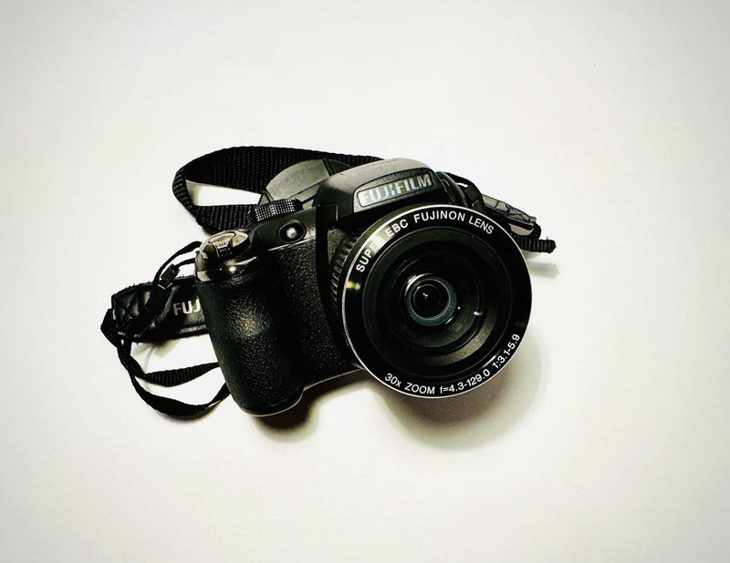 Fujifilm S4000 14MP Digital Camera with 30x Zoom - Fully working, Mint condition