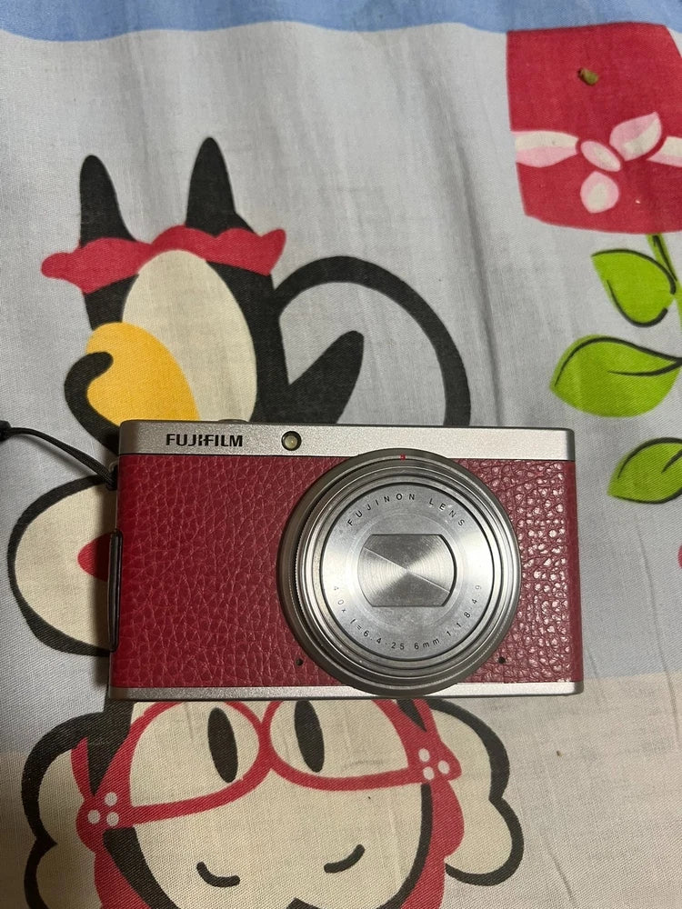 Fujifilm XF1 ¨C 4x Optical Zoom (25-100mm), Wide-to-Tele Shooting Coverage